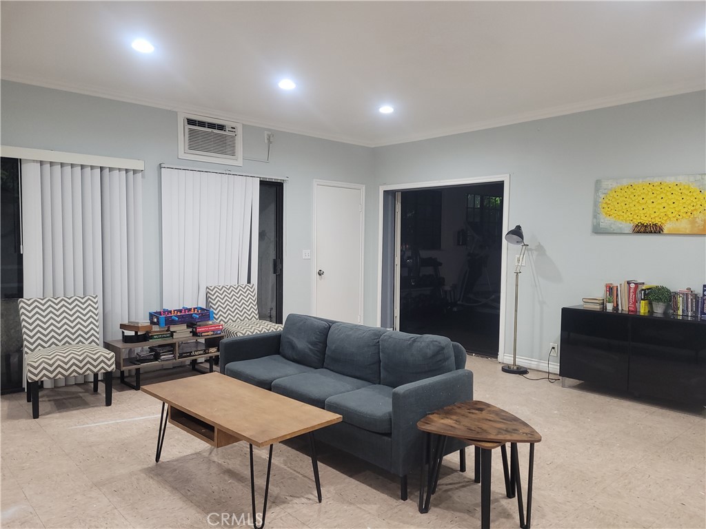 720 W 4th Street 104