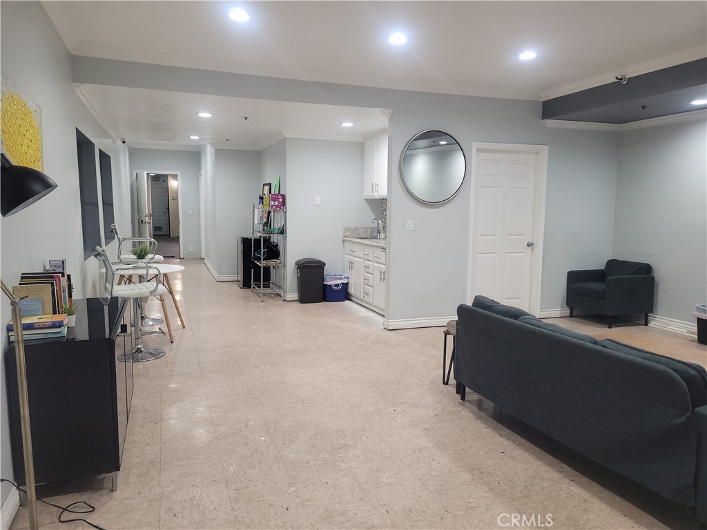 720 W 4th Street 104