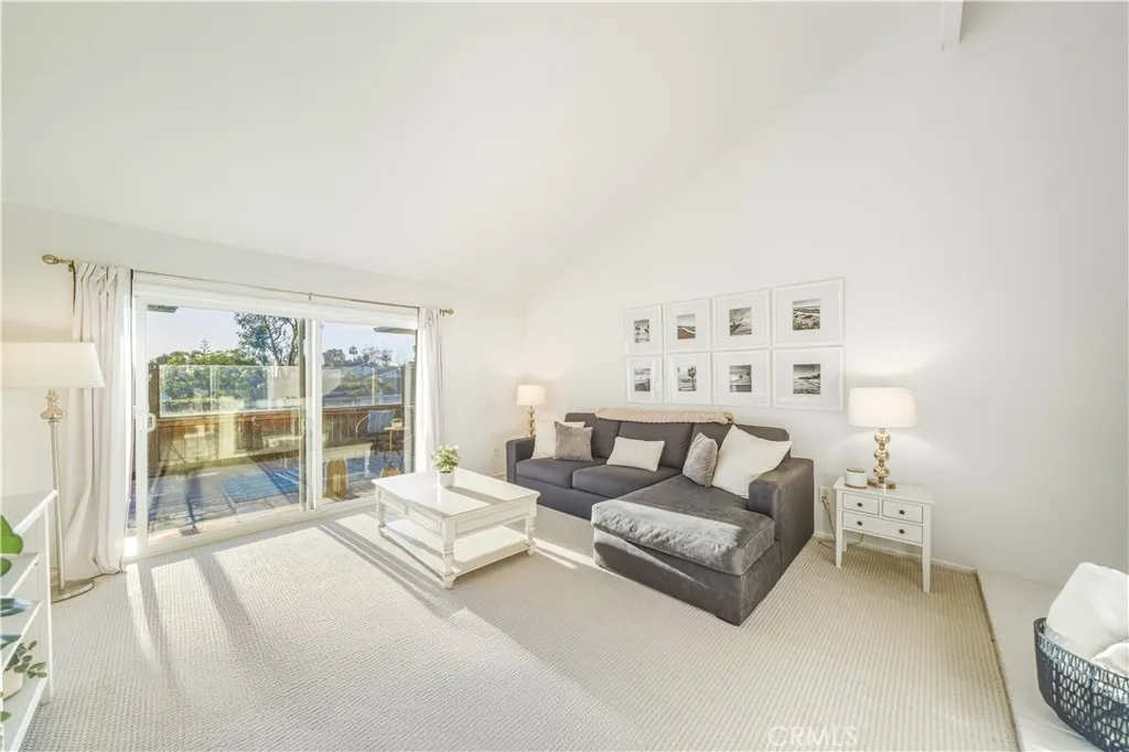 3315 Paseo Halcon