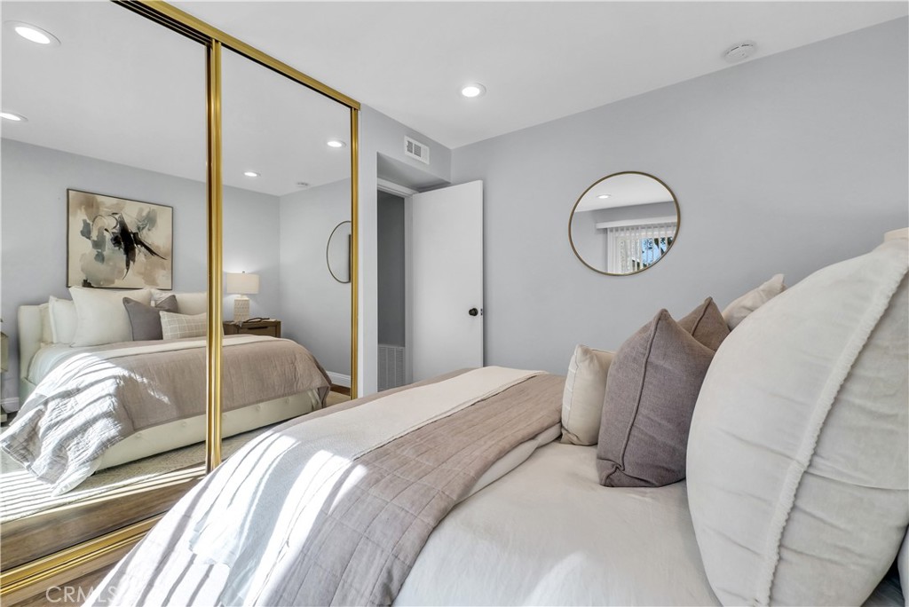 5213 Piccadilly Circle