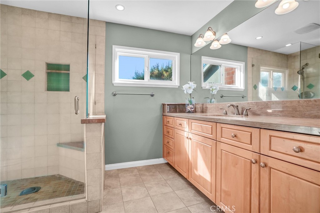 5552 Ridgebury Drive