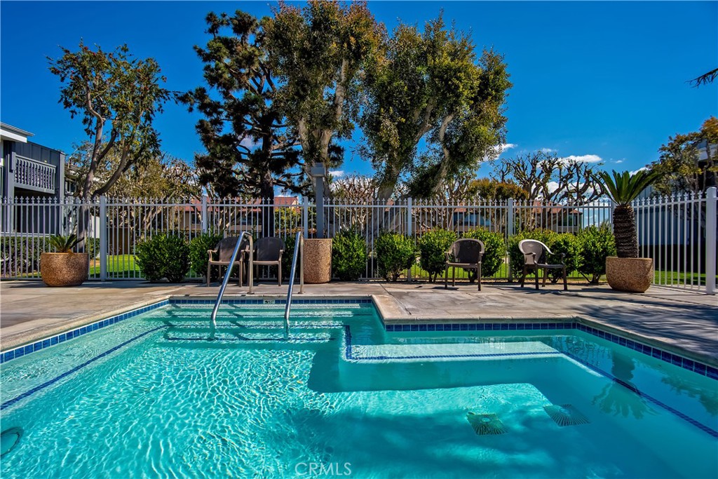 17082 Pacific Coast Highway 102