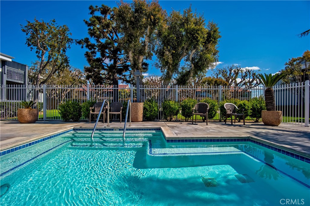 17082 Pacific Coast Highway 102