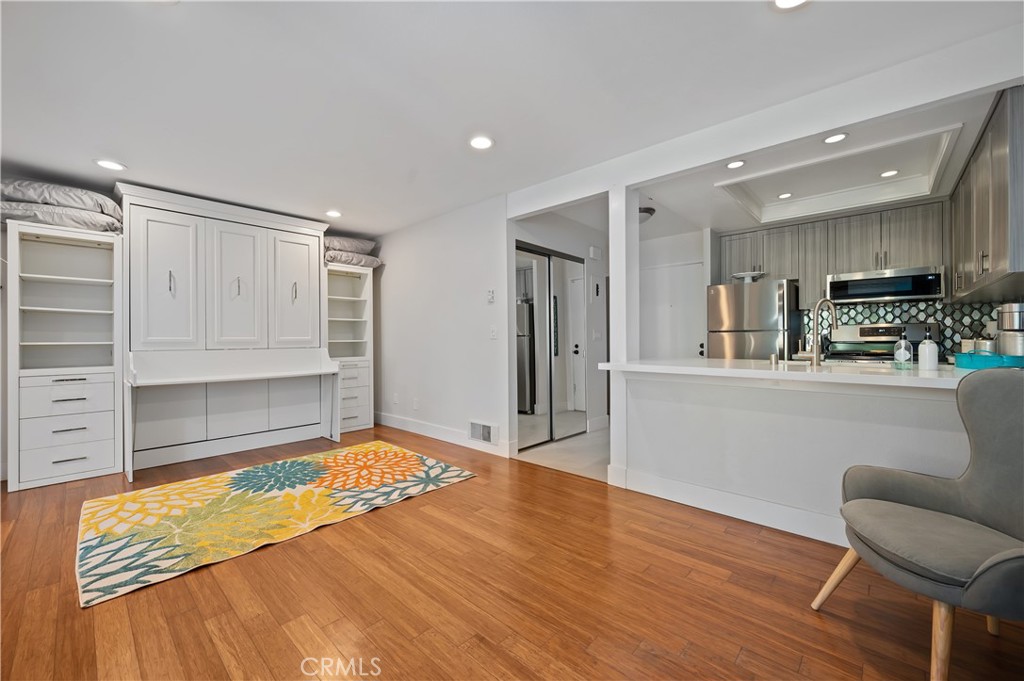 17082 Pacific Coast Highway 102