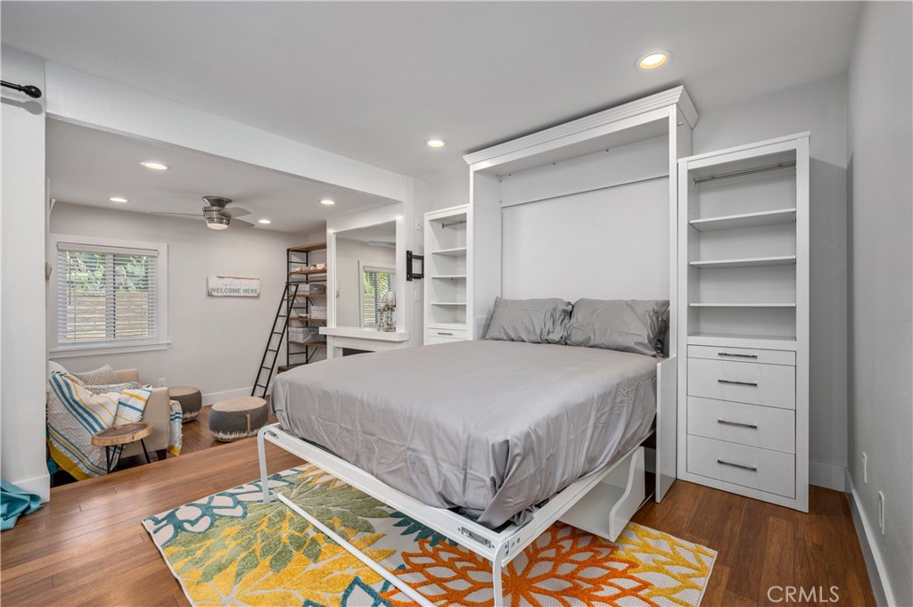 17082 Pacific Coast Highway 102