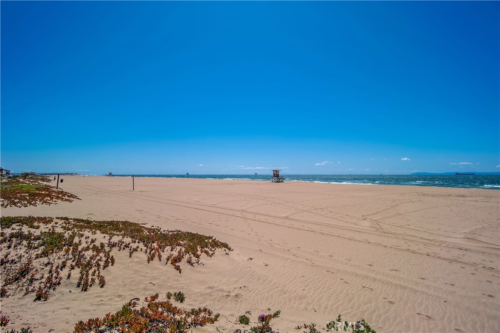 17082 Pacific Coast Highway 102