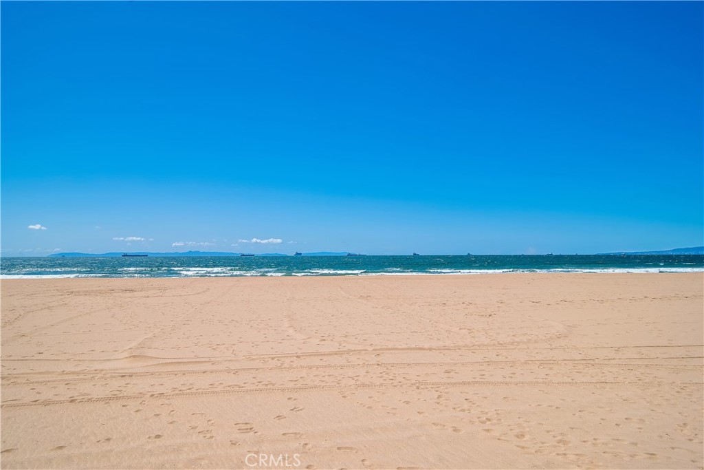 17082 Pacific Coast Highway 102