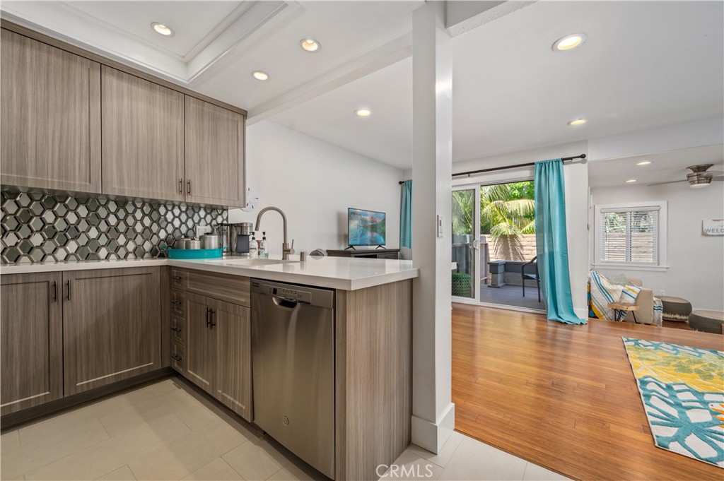 17082 Pacific Coast Highway 102