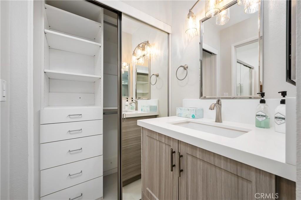 17082 Pacific Coast Highway 102