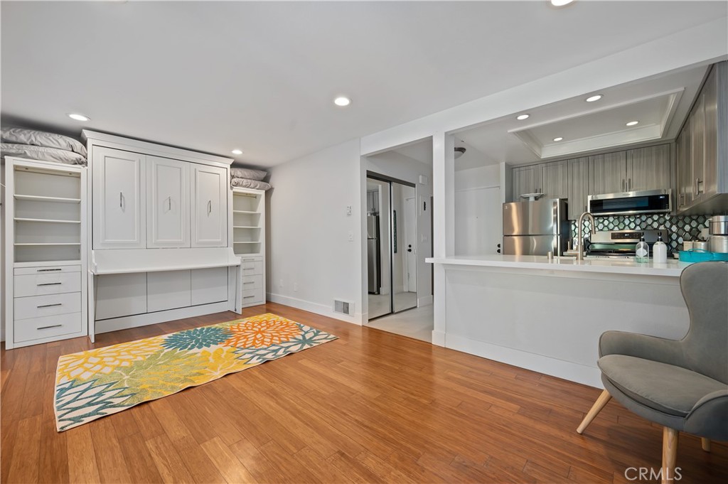 17082 Pacific Coast Highway 102