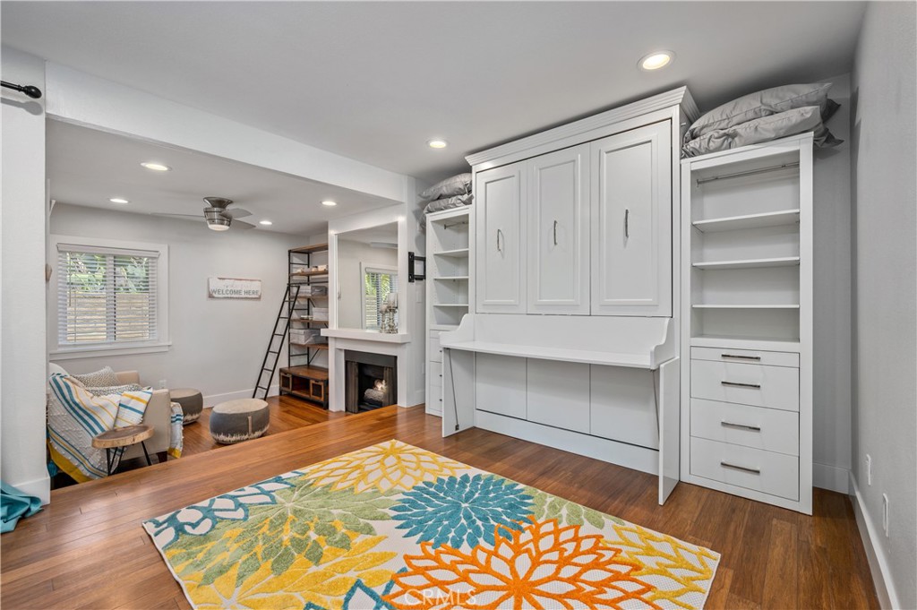 17082 Pacific Coast Highway 102