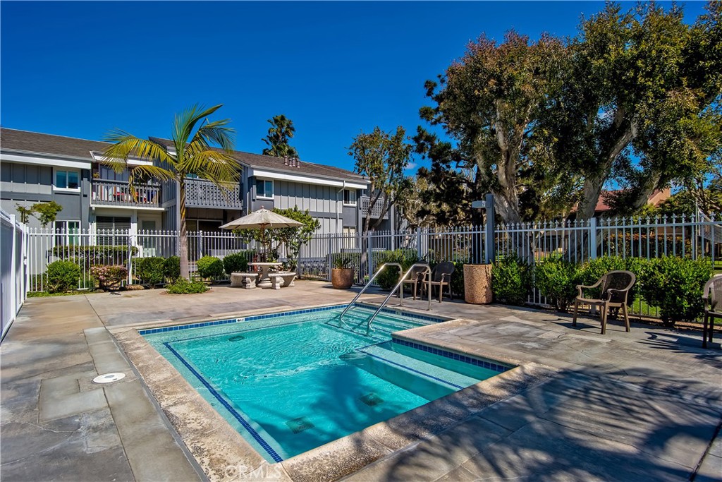 17082 Pacific Coast Highway 102