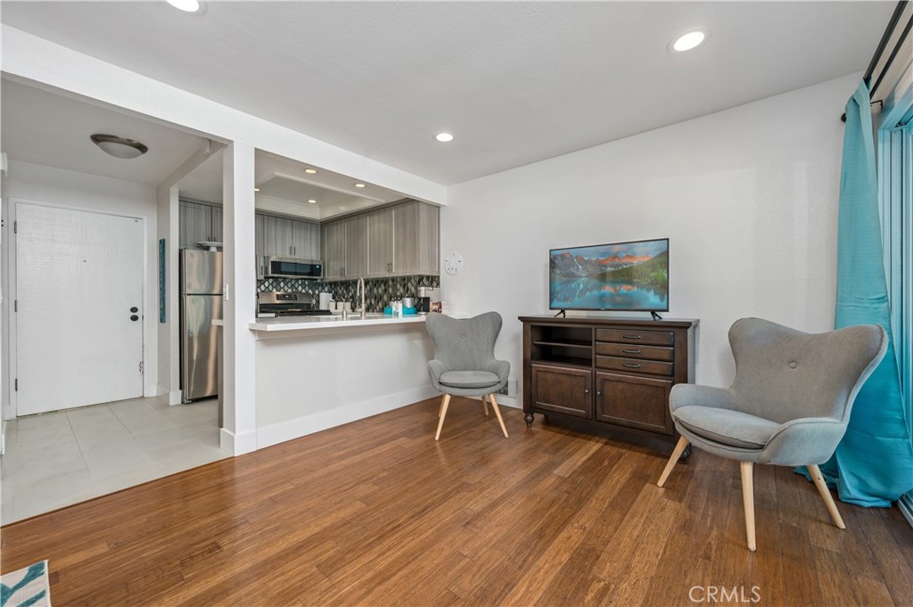 17082 Pacific Coast Highway 102