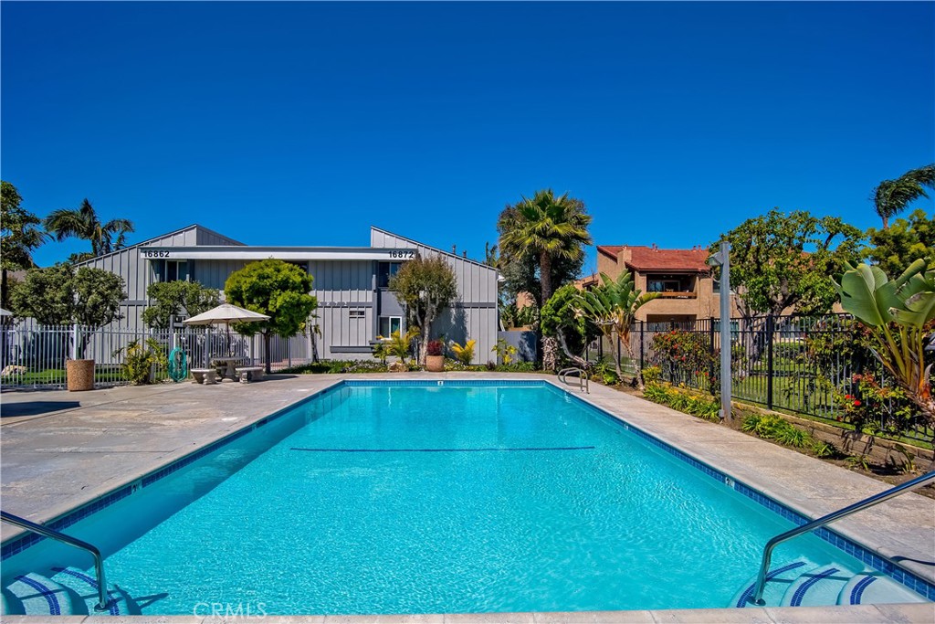 17082 Pacific Coast Highway 102