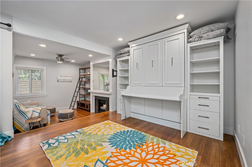 17082 Pacific Coast Highway 102