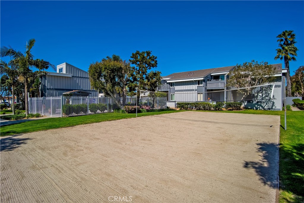 17082 Pacific Coast Highway 102