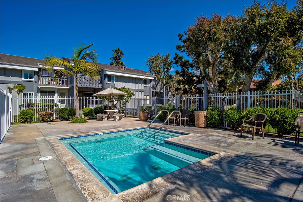 17082 Pacific Coast Highway 102