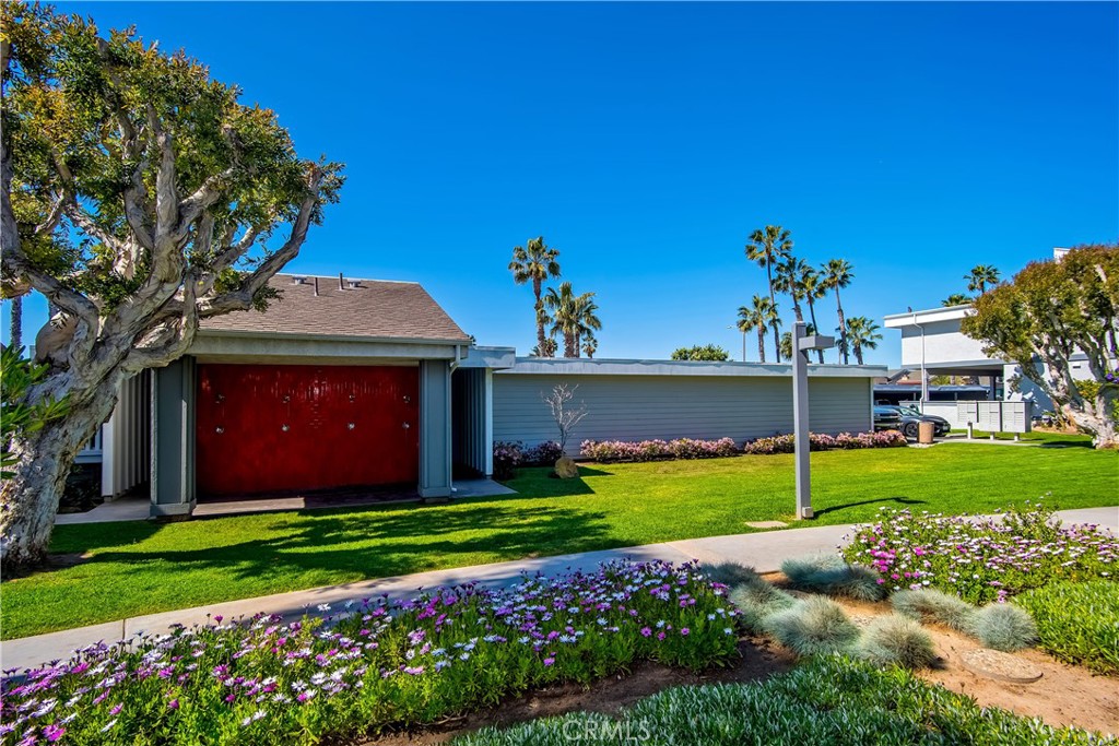 17082 Pacific Coast Highway 102