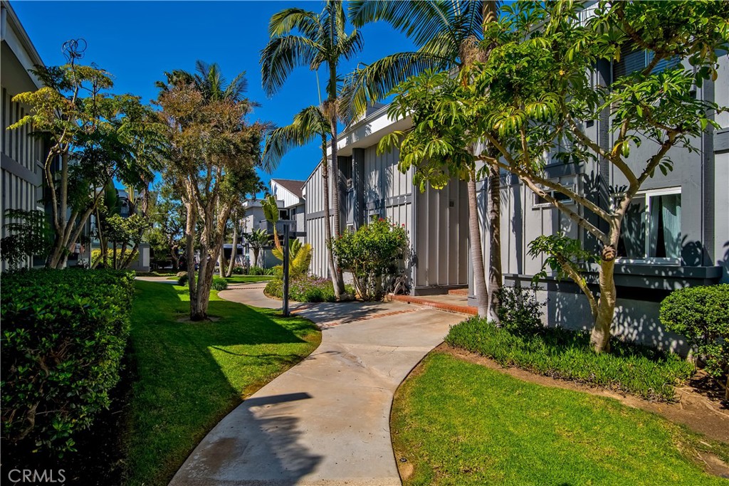 17082 Pacific Coast Highway 102