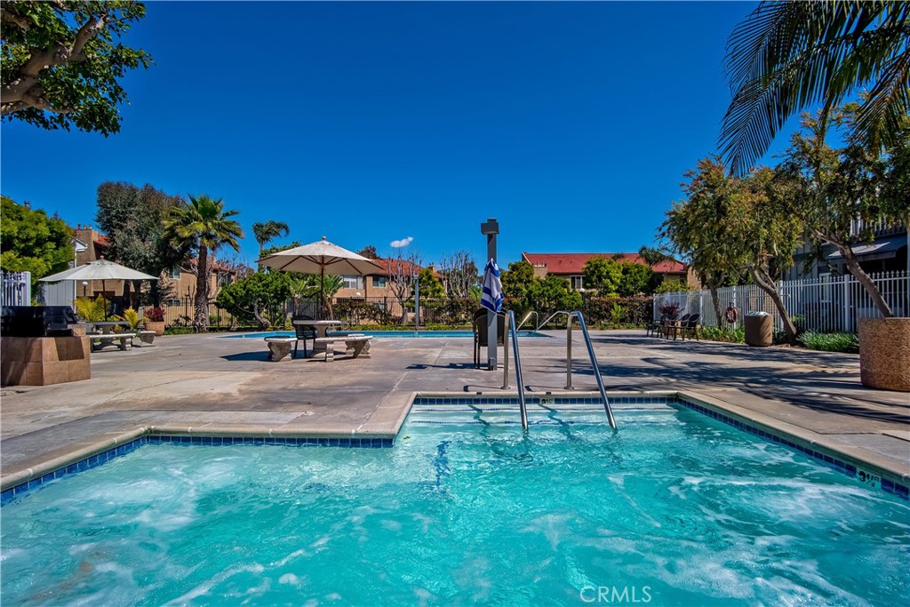 17082 Pacific Coast Highway 102