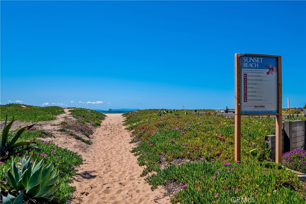 17082 Pacific Coast Highway 102