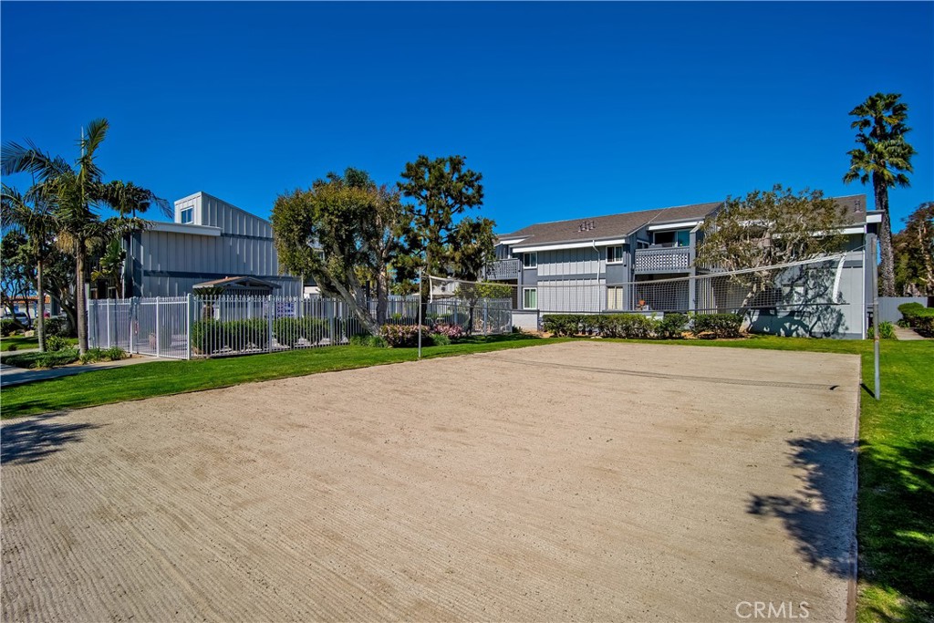 17082 Pacific Coast Highway 102