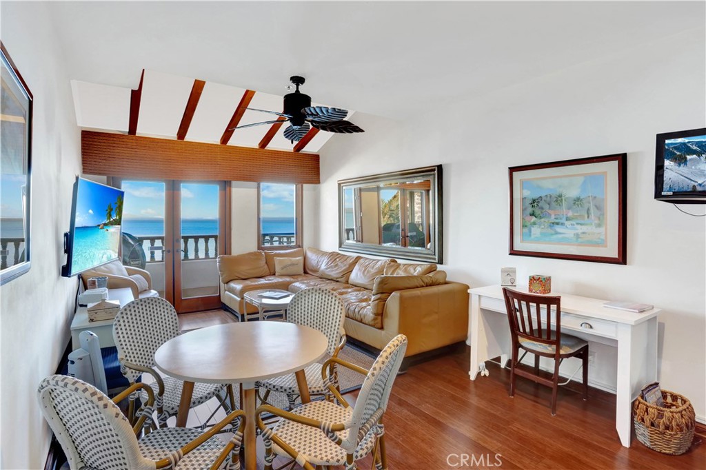 72 Camino De Flores 10