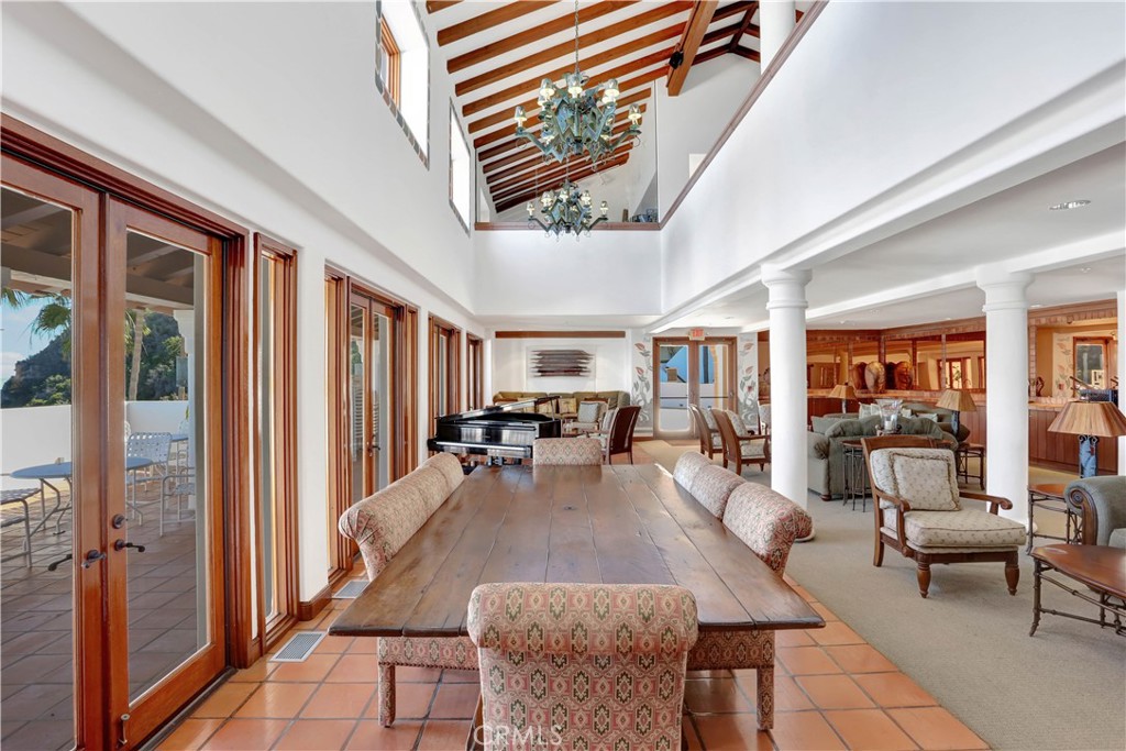 72 Camino De Flores 10