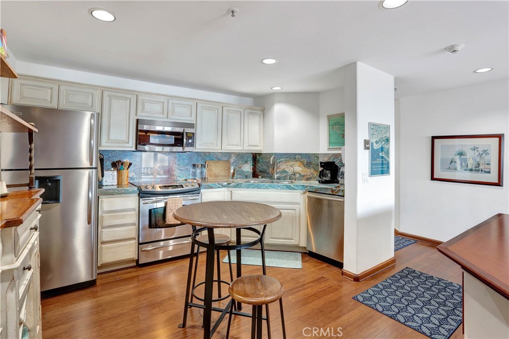 72 Camino De Flores 10