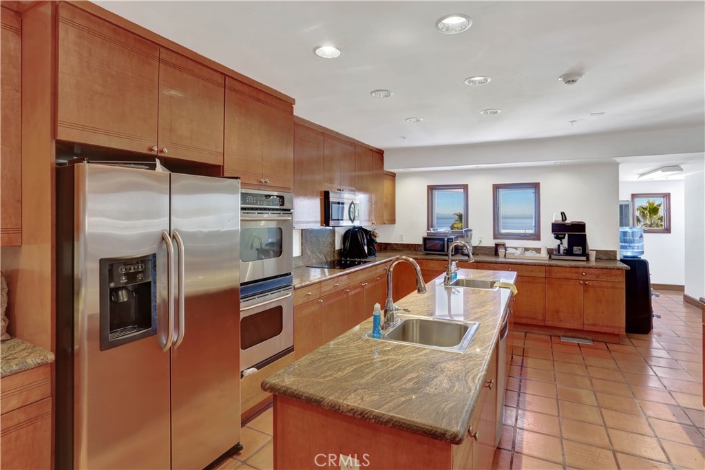 72 Camino De Flores 10