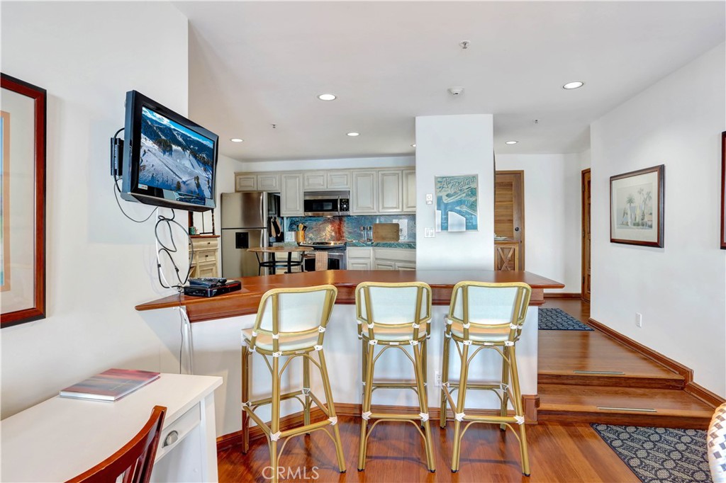 72 Camino De Flores 10