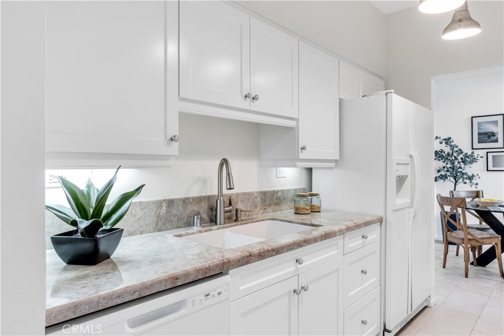 25442 Sea Bluffs 204