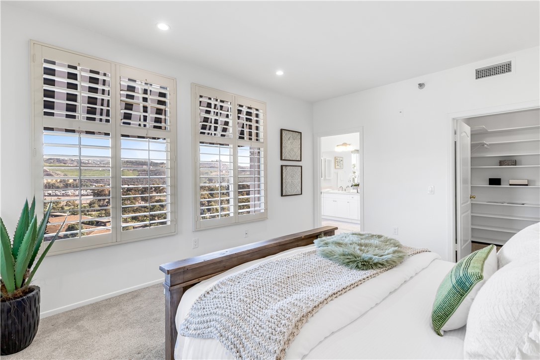 25442 Sea Bluffs 204