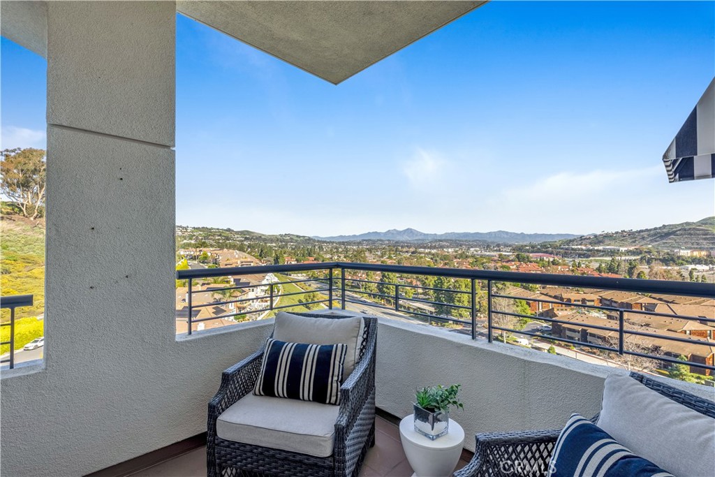 25442 Sea Bluffs 204