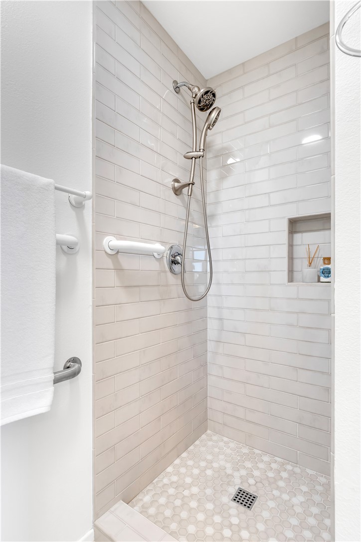 25442 Sea Bluffs 204