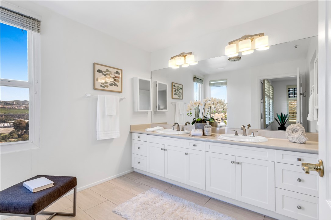 25442 Sea Bluffs 204