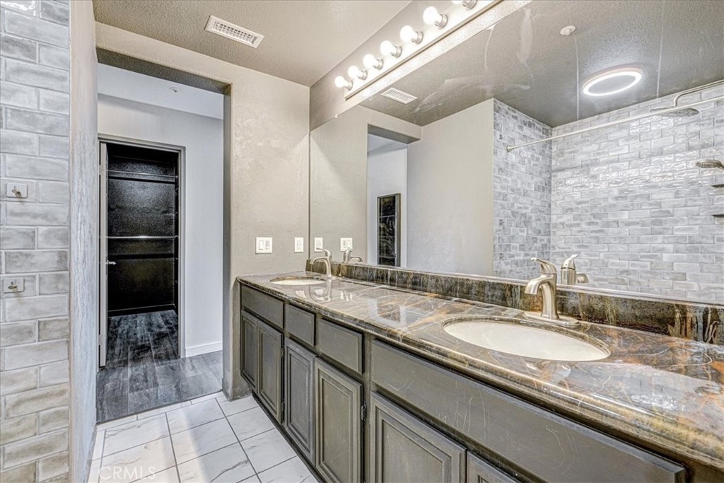 18 Kenilworth Lane 150