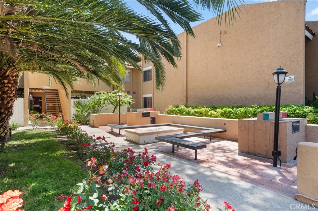 1101 W Macarthur 195