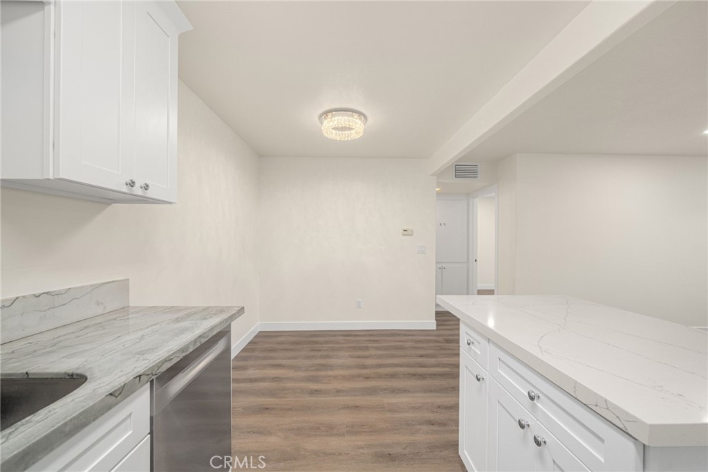 1101 W Macarthur 195