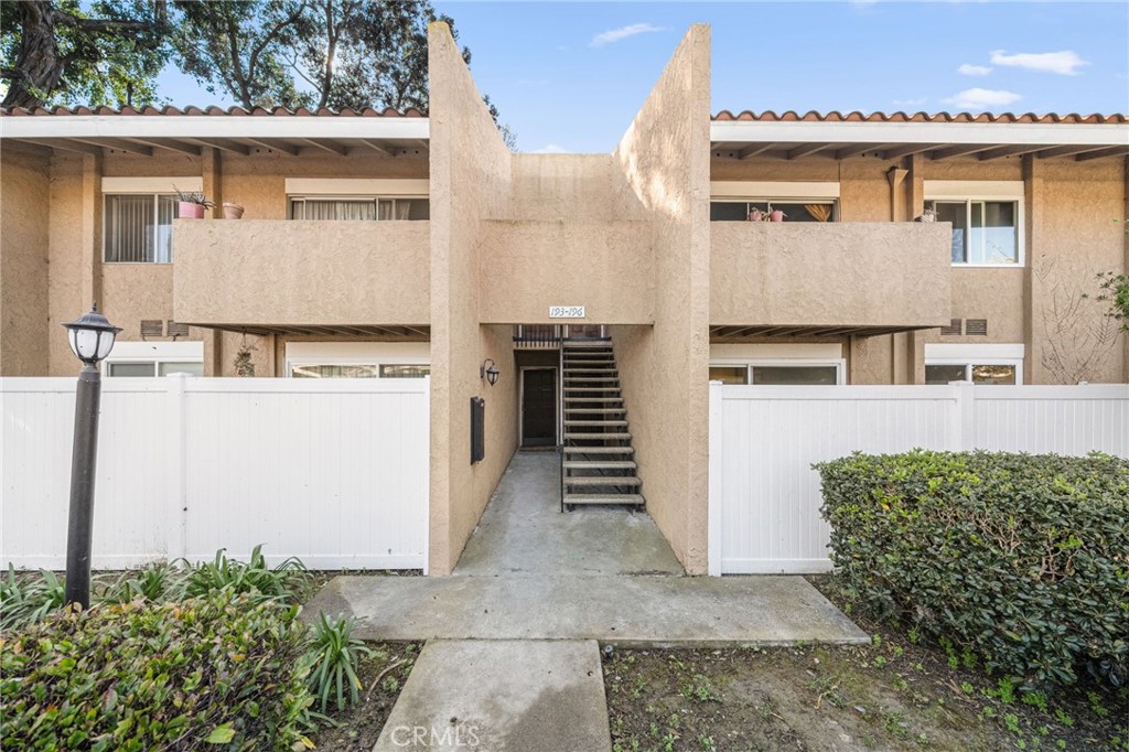 1101 W Macarthur 195