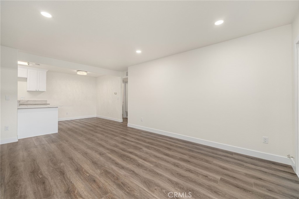 1101 W Macarthur 195