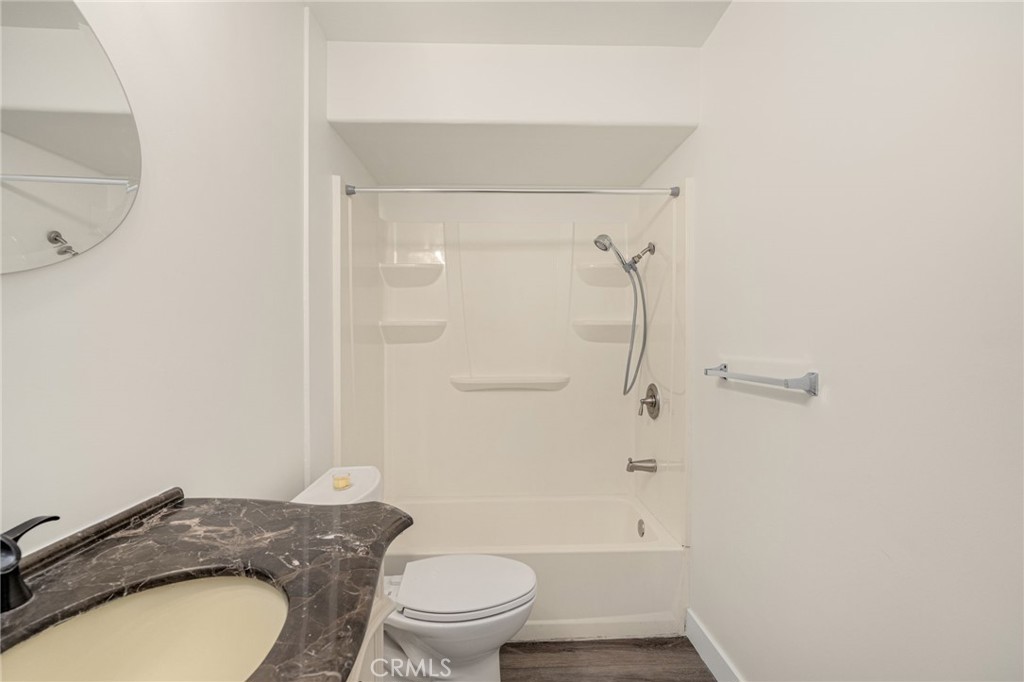 1101 W Macarthur 195