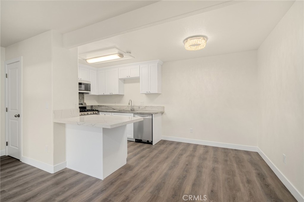 1101 W Macarthur 195