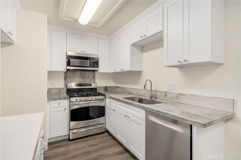 1101 W Macarthur 195