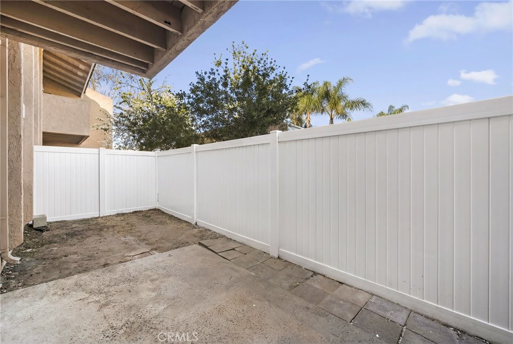 1101 W Macarthur 195