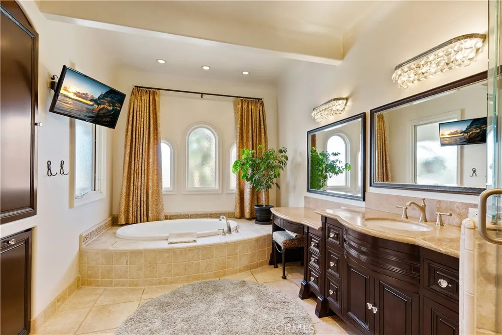 158 Santa Ana Avenue