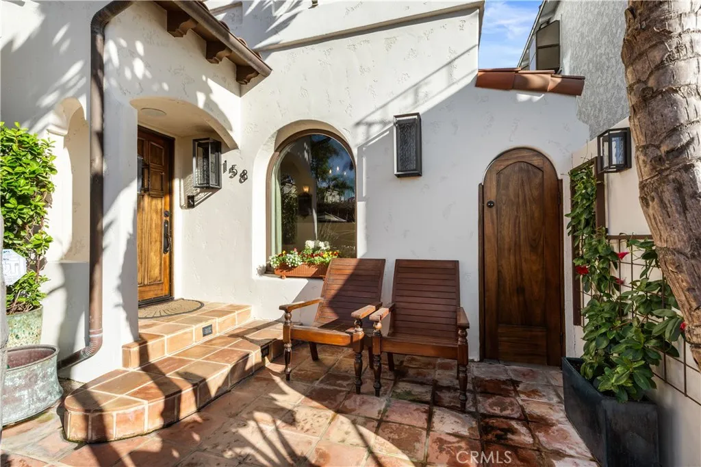 158 Santa Ana Avenue