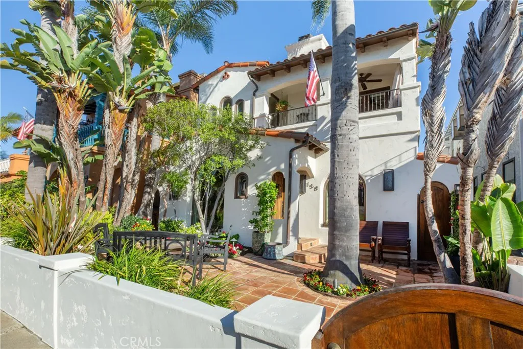 158 Santa Ana Avenue