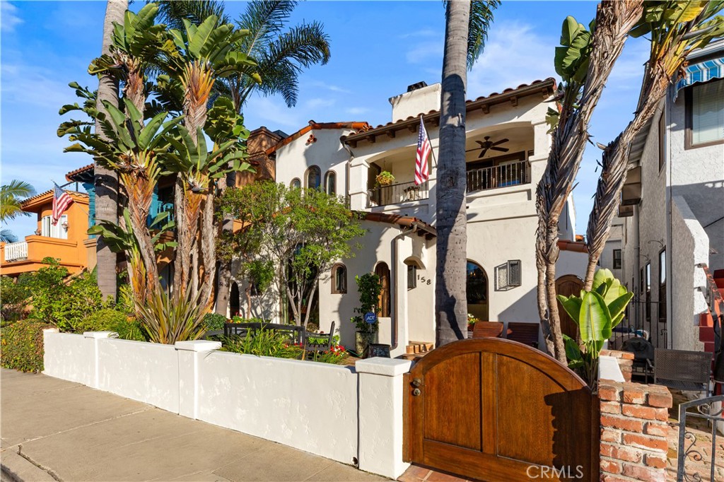 158 Santa Ana Avenue
