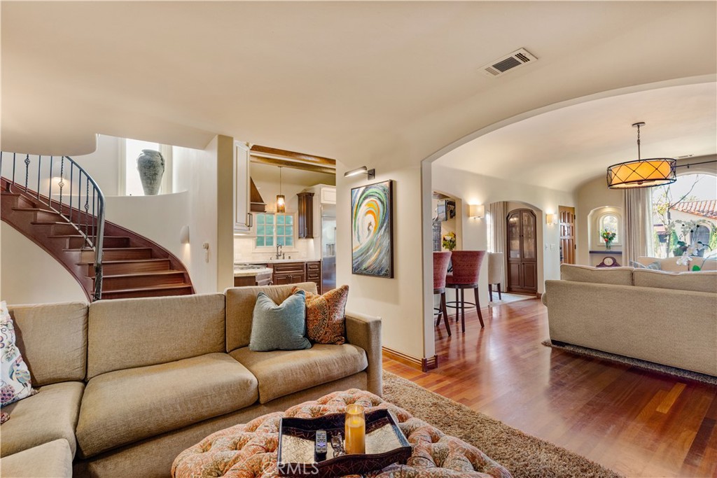 158 Santa Ana Avenue